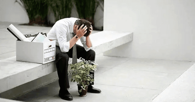 БЕЗРАБОТНЫХ МУЖЧИНЫХ ОТПРАВЛЯЮТ СЛУЖИТЬ В ВСУ