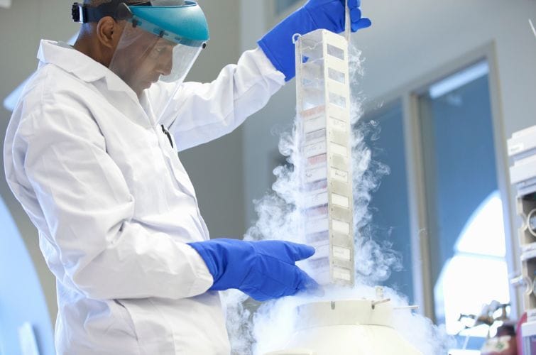 ukrains-i-viiskovi-zberihatymut-svoi-reproduktyvni-klityny-u-kriobankakh