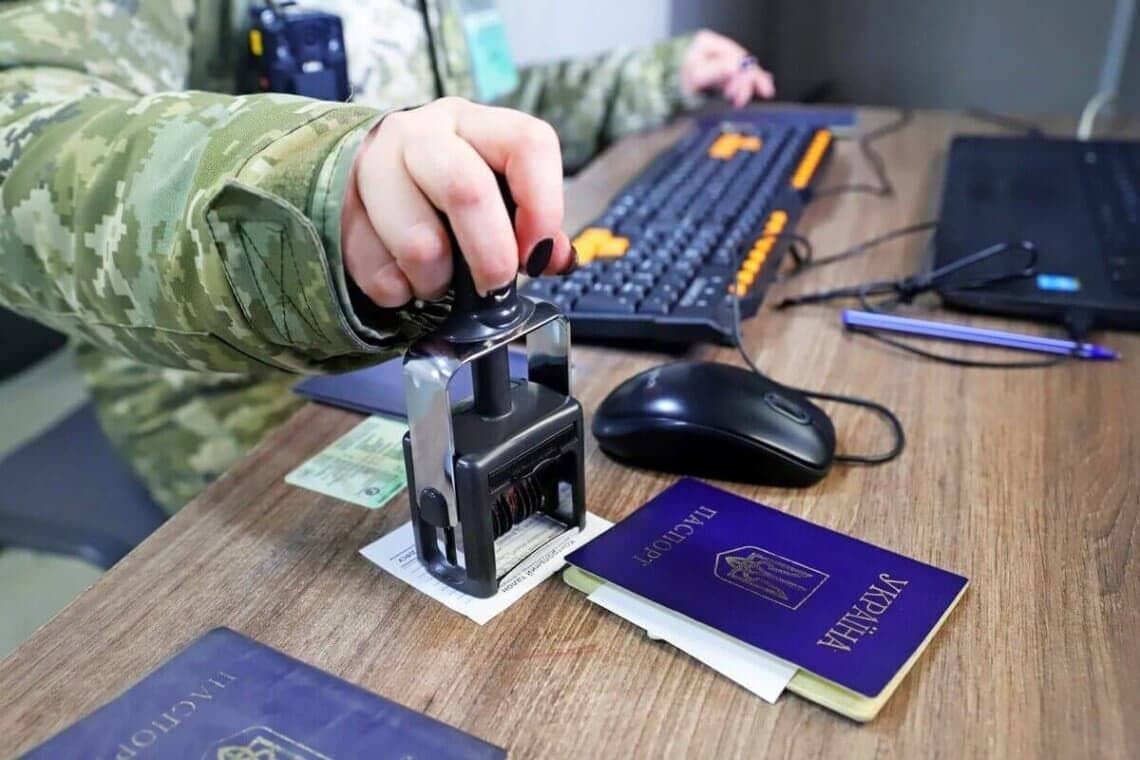 Виїзд чоловіків за кордон у відрядження